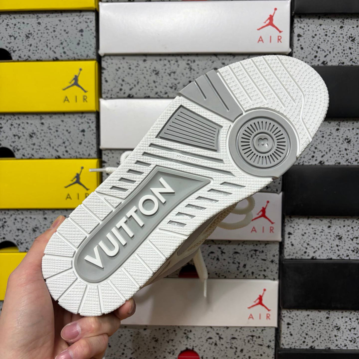 LOUIS VUITTON SKATE WHITE SNEAKERS