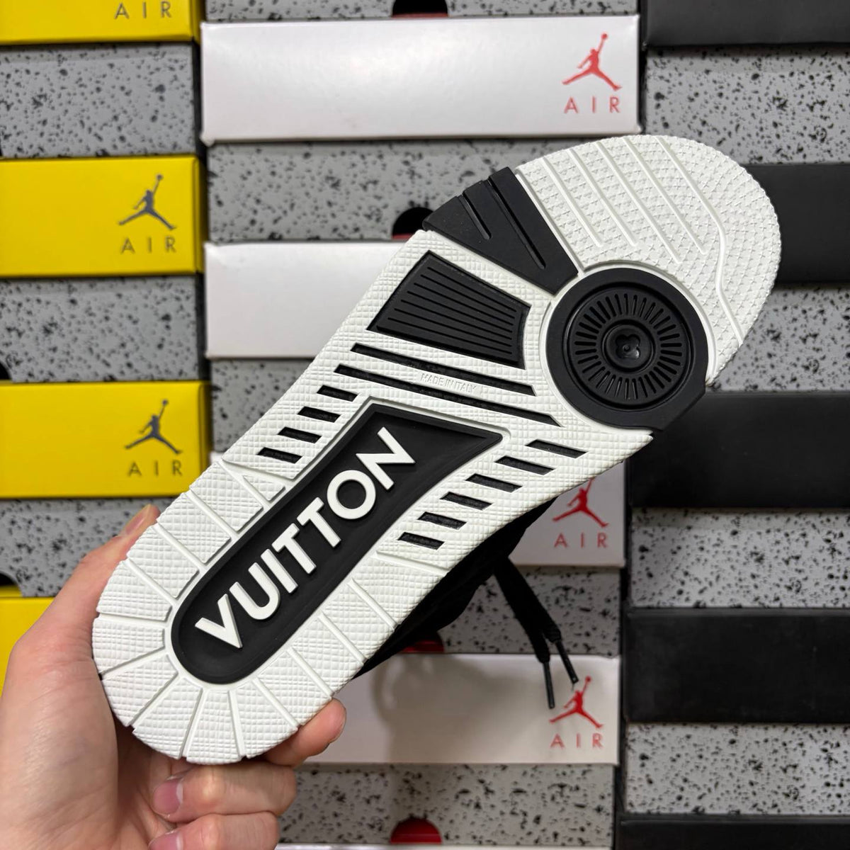 LOUIS VUITTON SKATE BLACK SNEAKERS
