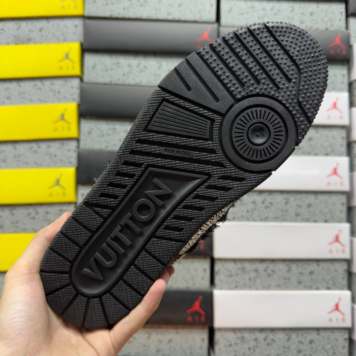 LOUIS VUITTON SKATE BLACK SNEAKERS