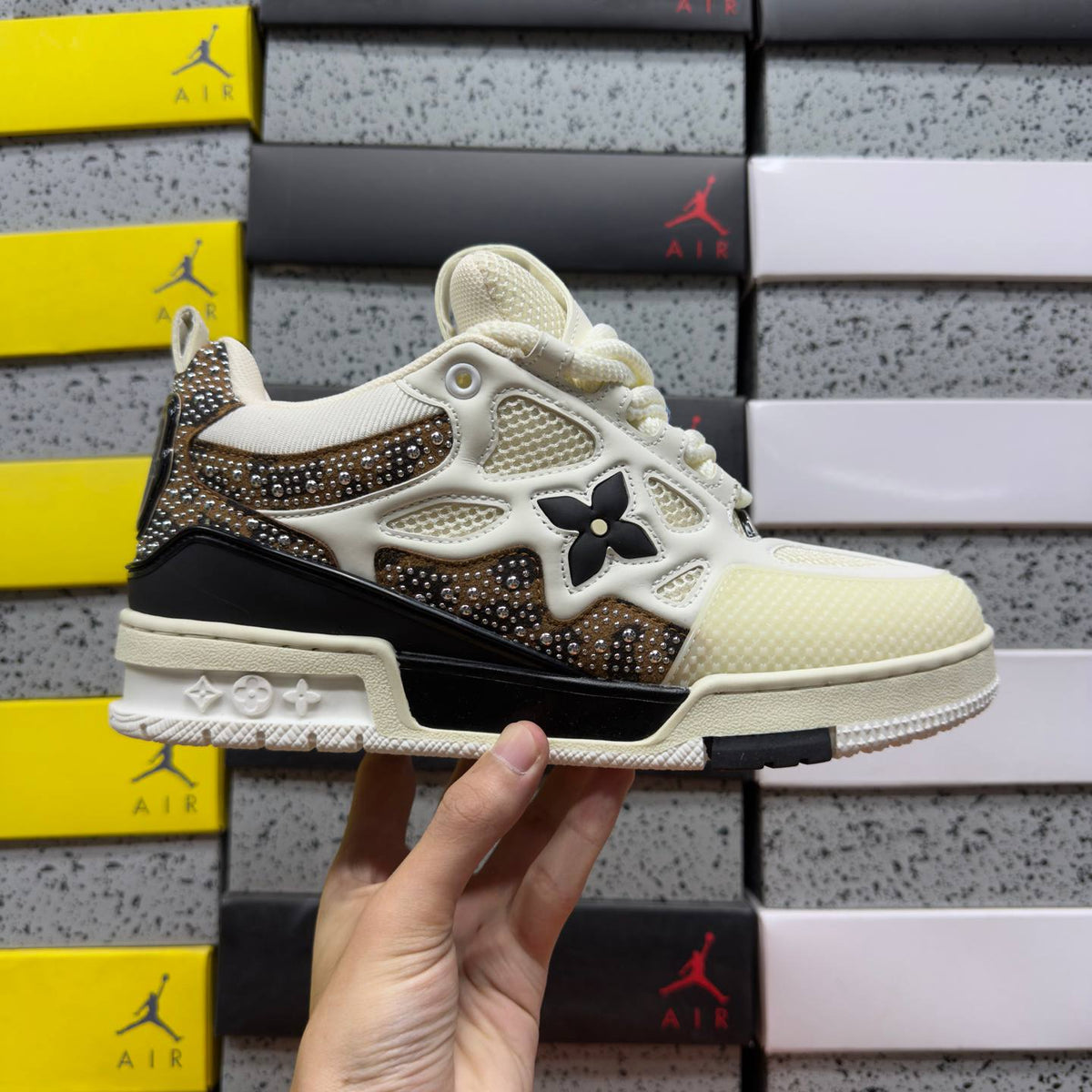 LOUIS VUITTON SKATE WHITE SNEAKERS