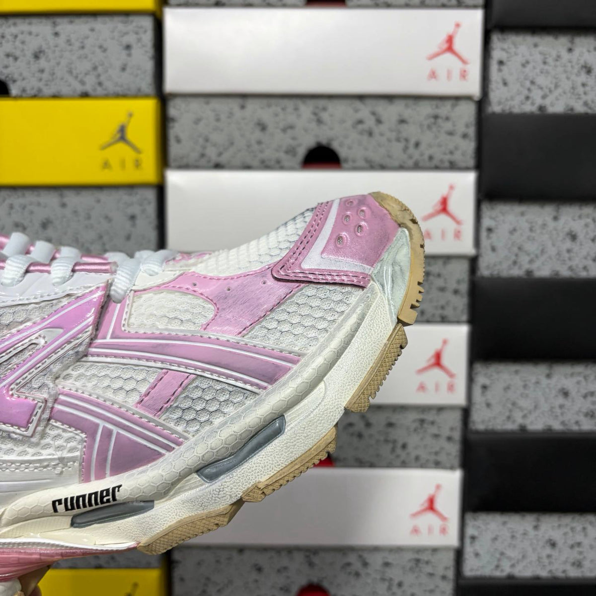 BALENCIGA RUNNER PINK SNEAKERS