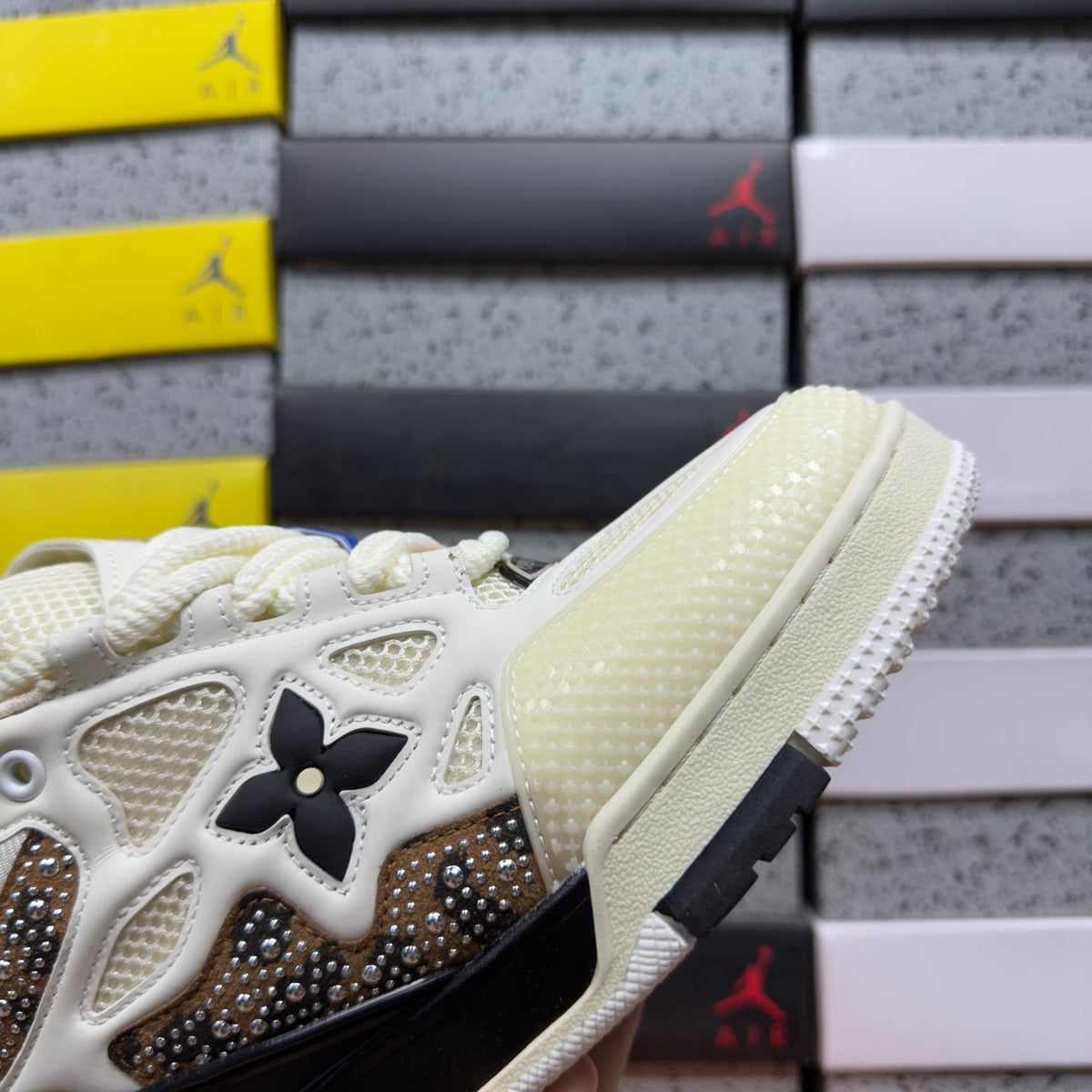 LOUIS VUITTON SKATE WHITE SNEAKERS