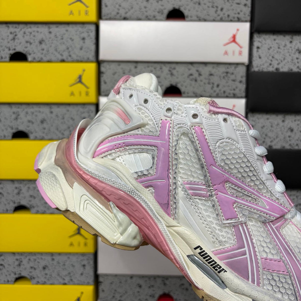 BALENCIGA RUNNER PINK SNEAKERS
