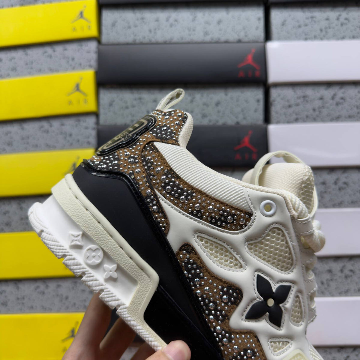 LOUIS VUITTON SKATE WHITE SNEAKERS