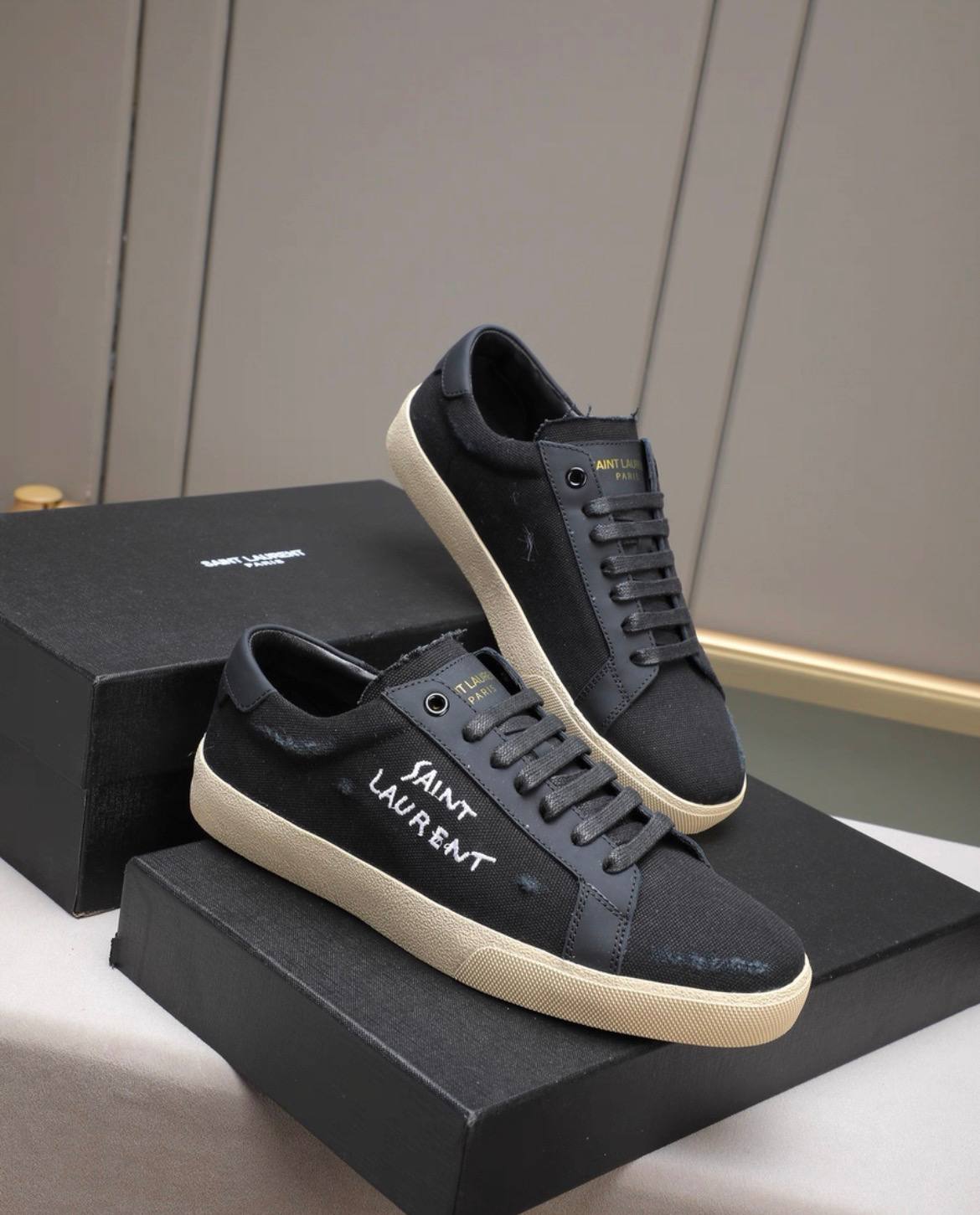 SAINT LAURENT COURT CLASSIC WHITE BLACK SHOES