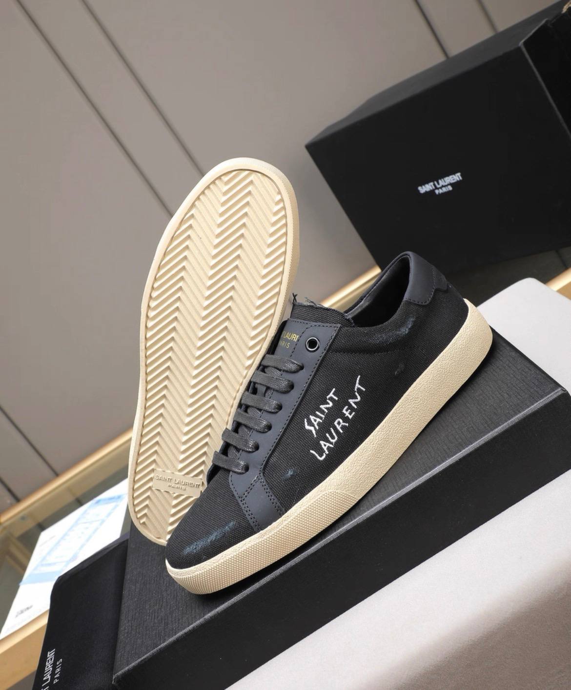 SAINT LAURENT COURT CLASSIC WHITE BLACK SHOES