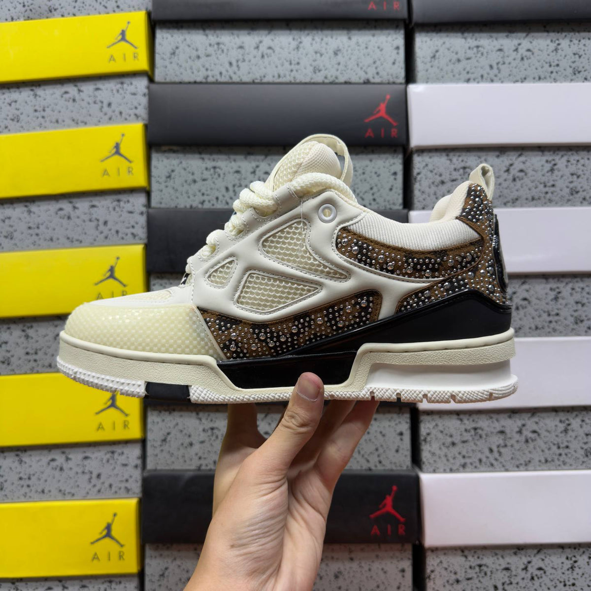LOUIS VUITTON SKATE WHITE SNEAKERS