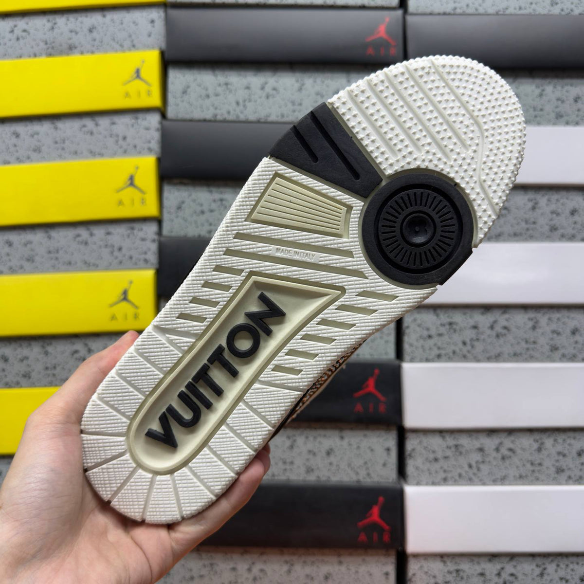 LOUIS VUITTON SKATE WHITE SNEAKERS