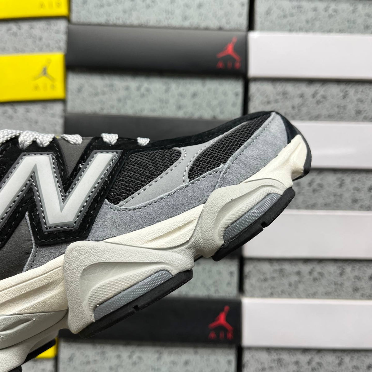 NEW BALANCE 9060 BLACK GREY SNEAKERS