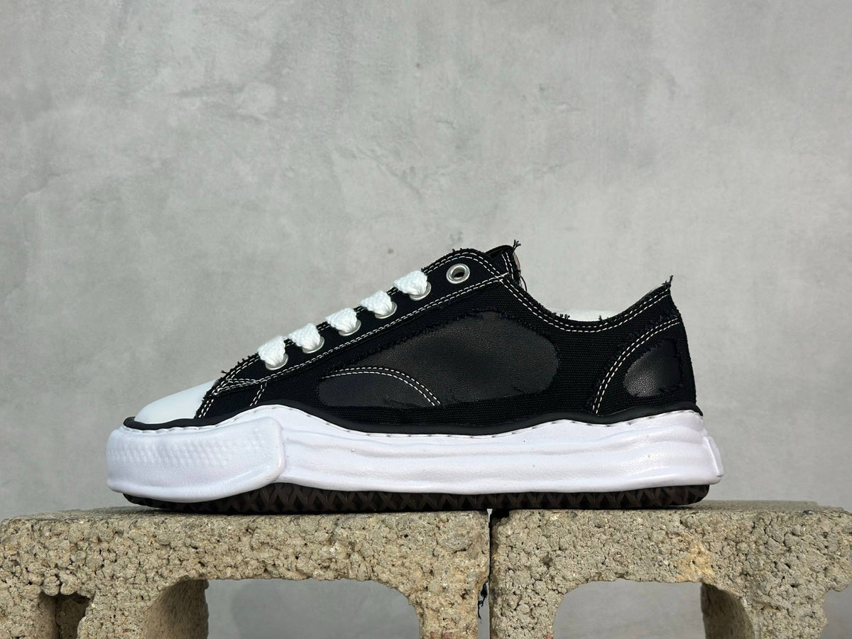 MAISON MIHARA YASUHIRO MMY PETERSON LOW DISTRESSED SNEAKERS