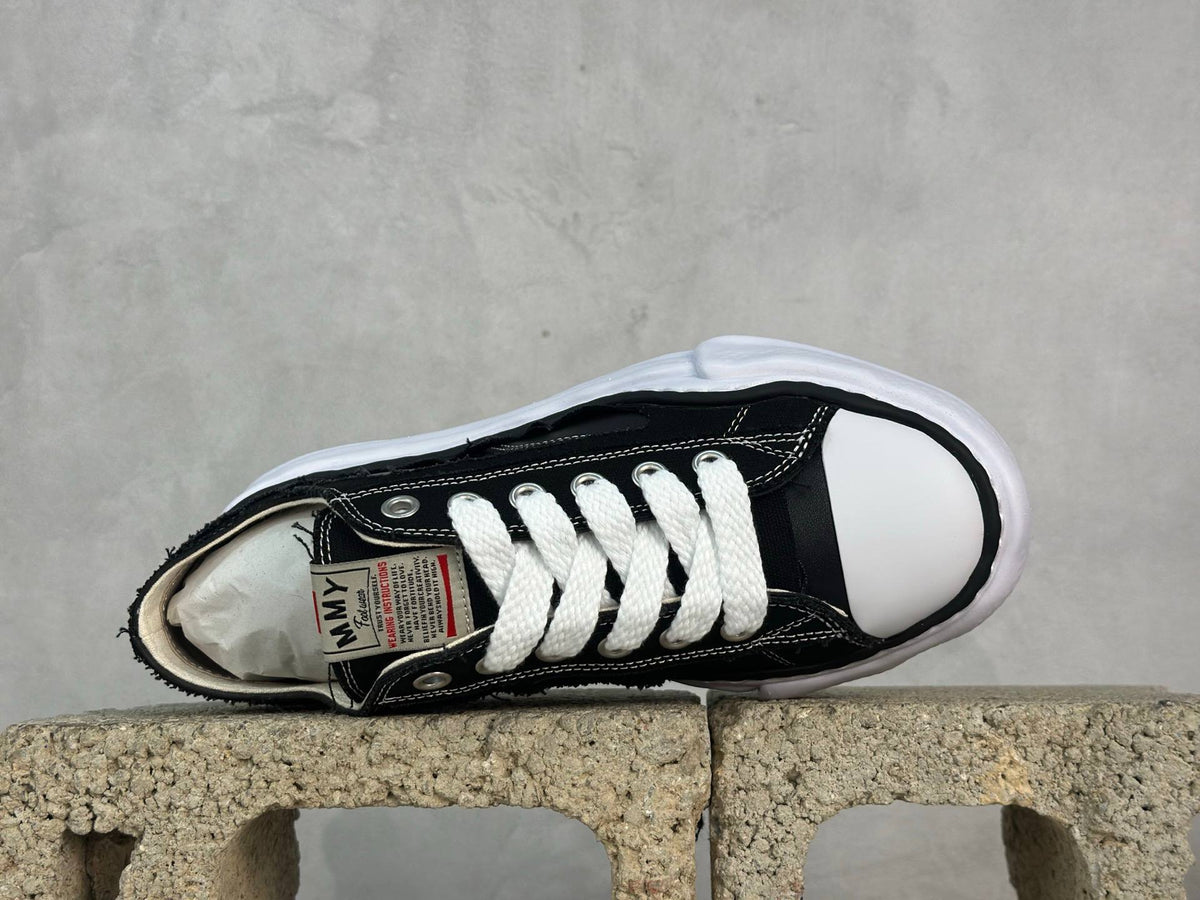 MAISON MIHARA YASUHIRO MMY PETERSON LOW DISTRESSED SNEAKERS
