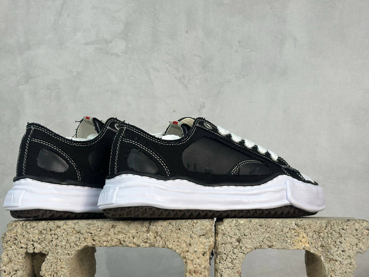 MAISON MIHARA YASUHIRO MMY PETERSON LOW DISTRESSED SNEAKERS