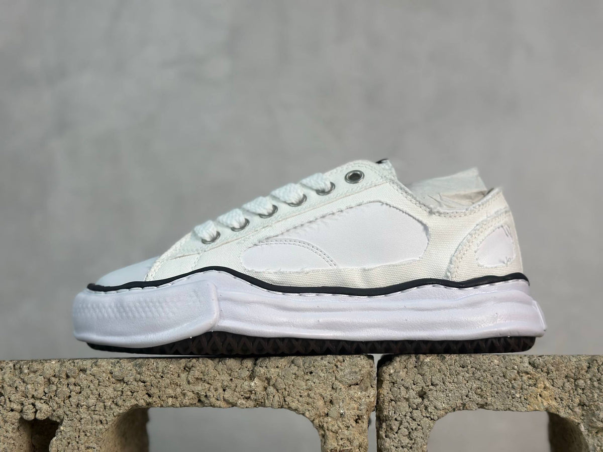 MAISON MIHARA YASUHIRO MMY PETERSON LOW DISTRESSED SNEAKERS