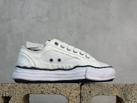 MAISON MIHARA YASUHIRO MMY PETERSON LOW DISTRESSED SNEAKERS