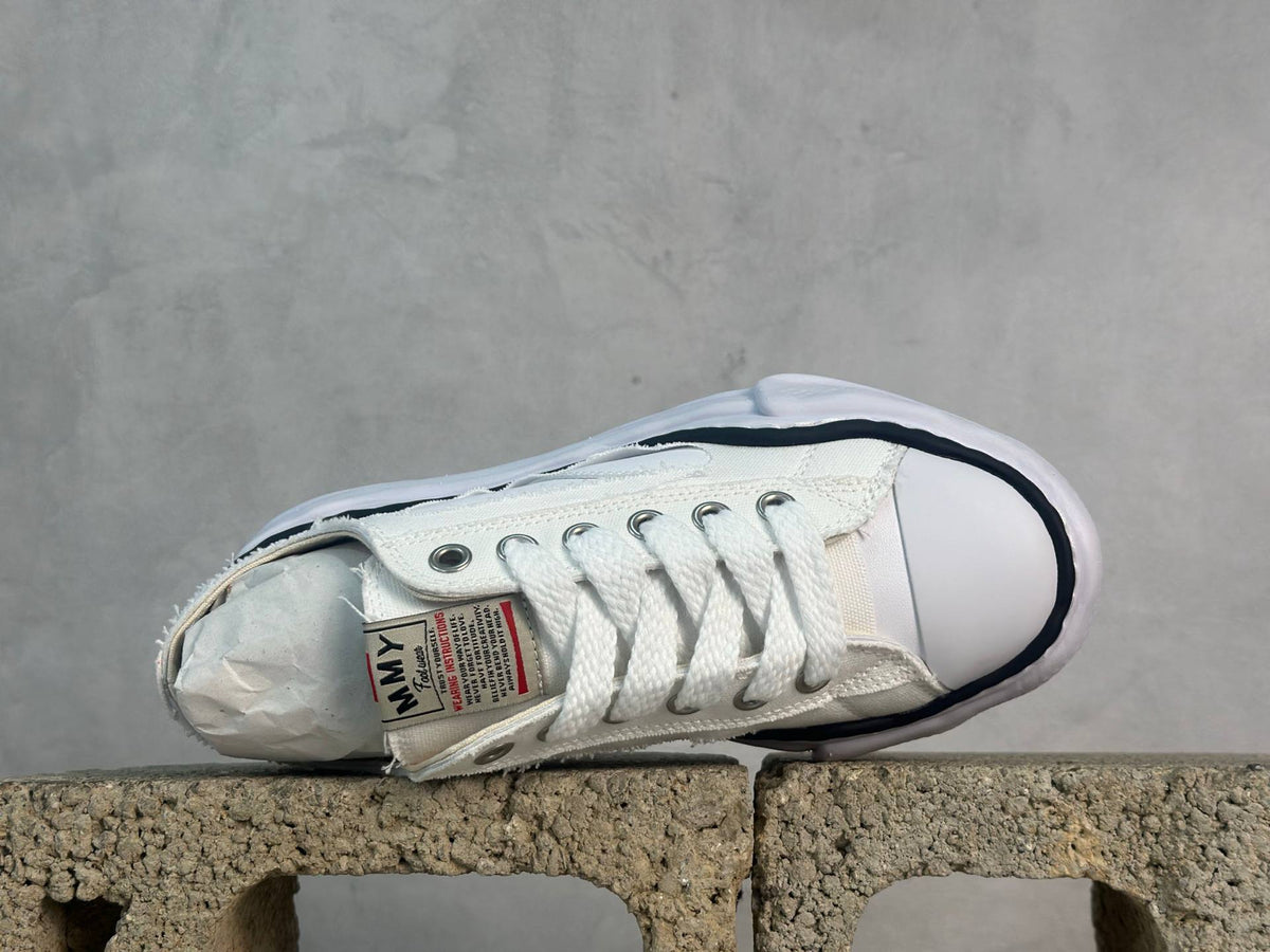 MAISON MIHARA YASUHIRO MMY PETERSON LOW DISTRESSED SNEAKERS