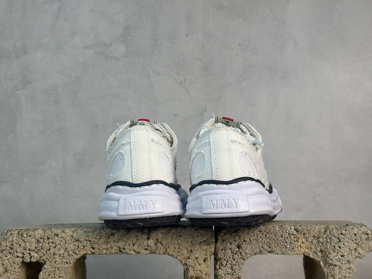 MAISON MIHARA YASUHIRO MMY PETERSON LOW DISTRESSED SNEAKERS