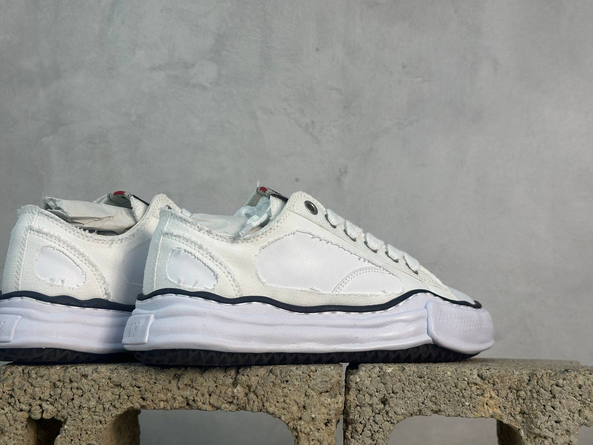 MAISON MIHARA YASUHIRO MMY PETERSON LOW DISTRESSED SNEAKERS