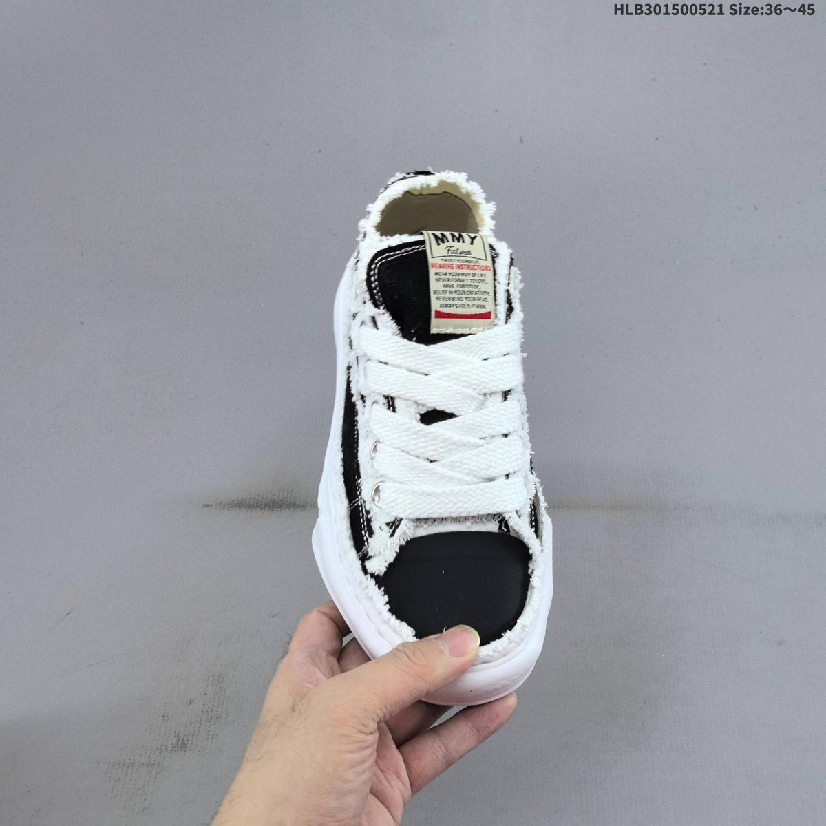 MAISON MIHARA YASUHIRO MMY PETERSON LOW DISTRESSED SNEAKERS