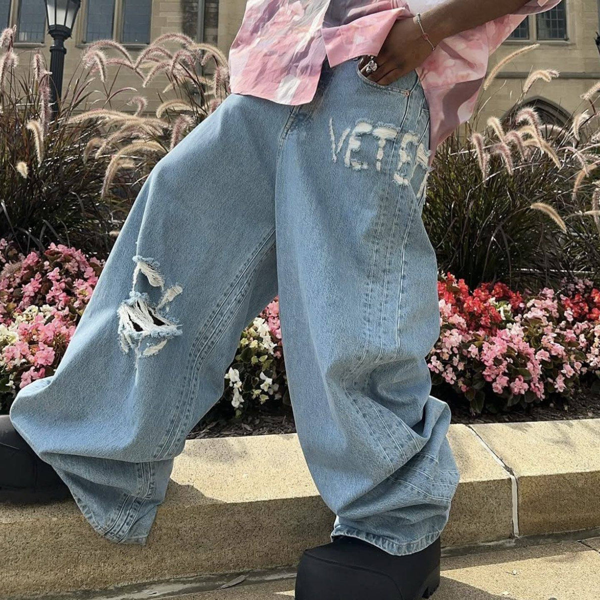 VETEMENTS LOGO DESTROYED BAGGY JEANS