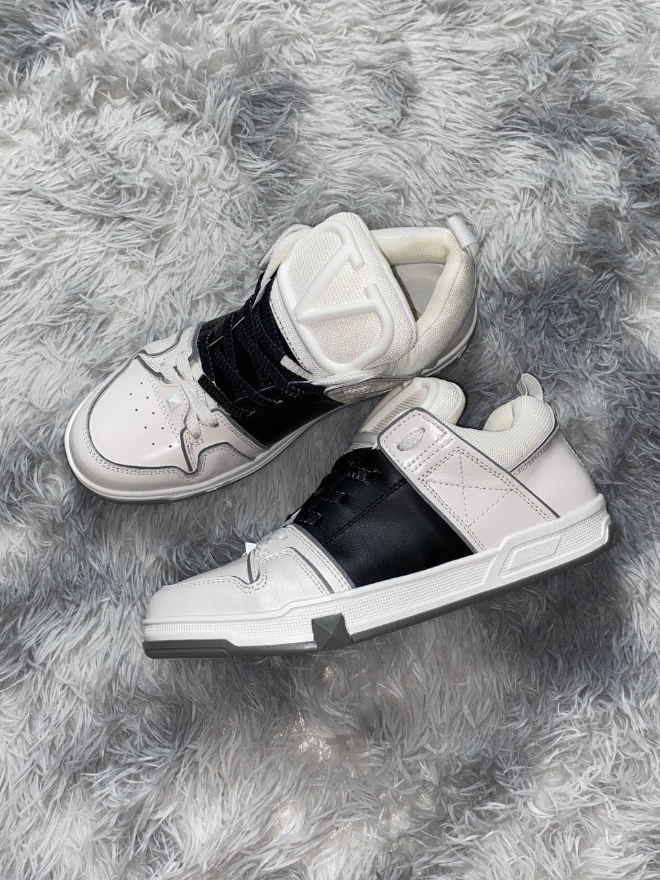 VALENTINO GARAVANI WHITE SNEAKERS