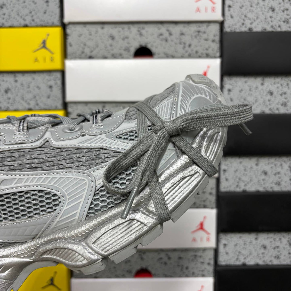 BALENCIAGA 3XL GREY SNEAKERS