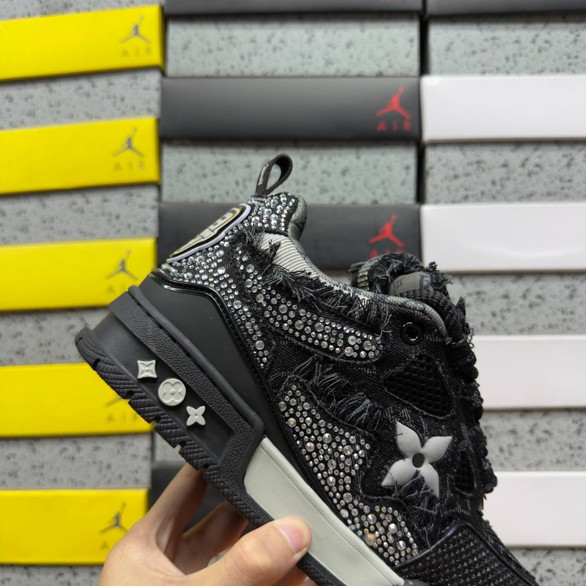 LOUIS VUITTON SKATE BLACK SNEAKERS