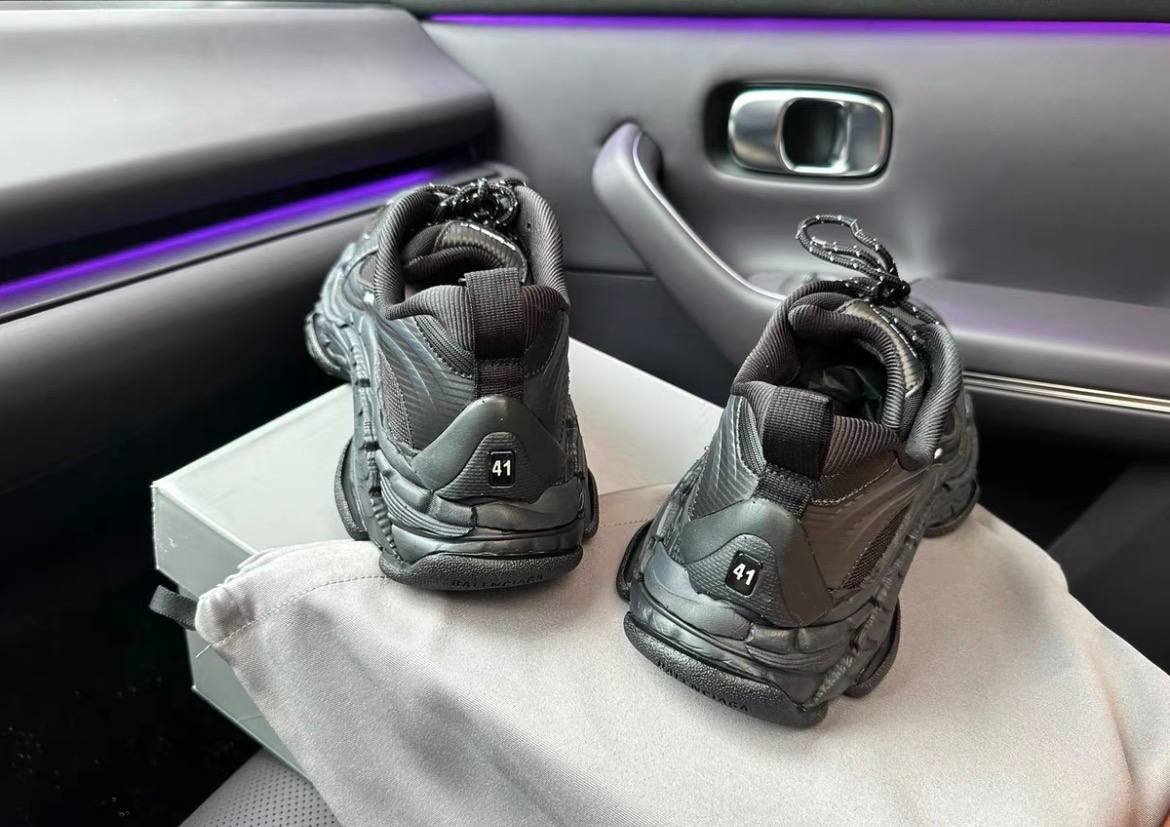 BALENCIAGA TRIPLE S BLACK SNEAKERS