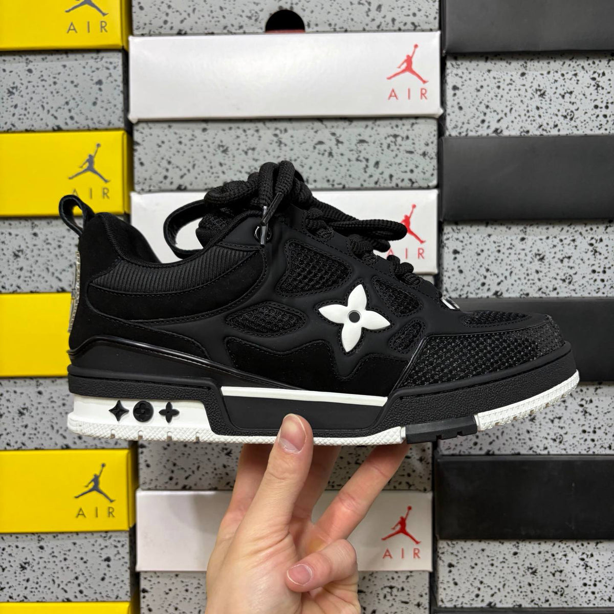 LOUIS VUITTON SKATE BLACK SNEAKERS