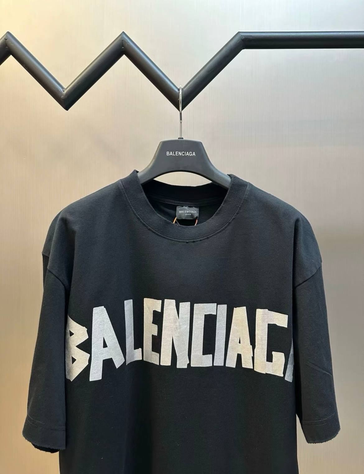 BALENCIAGA T-SHIRT