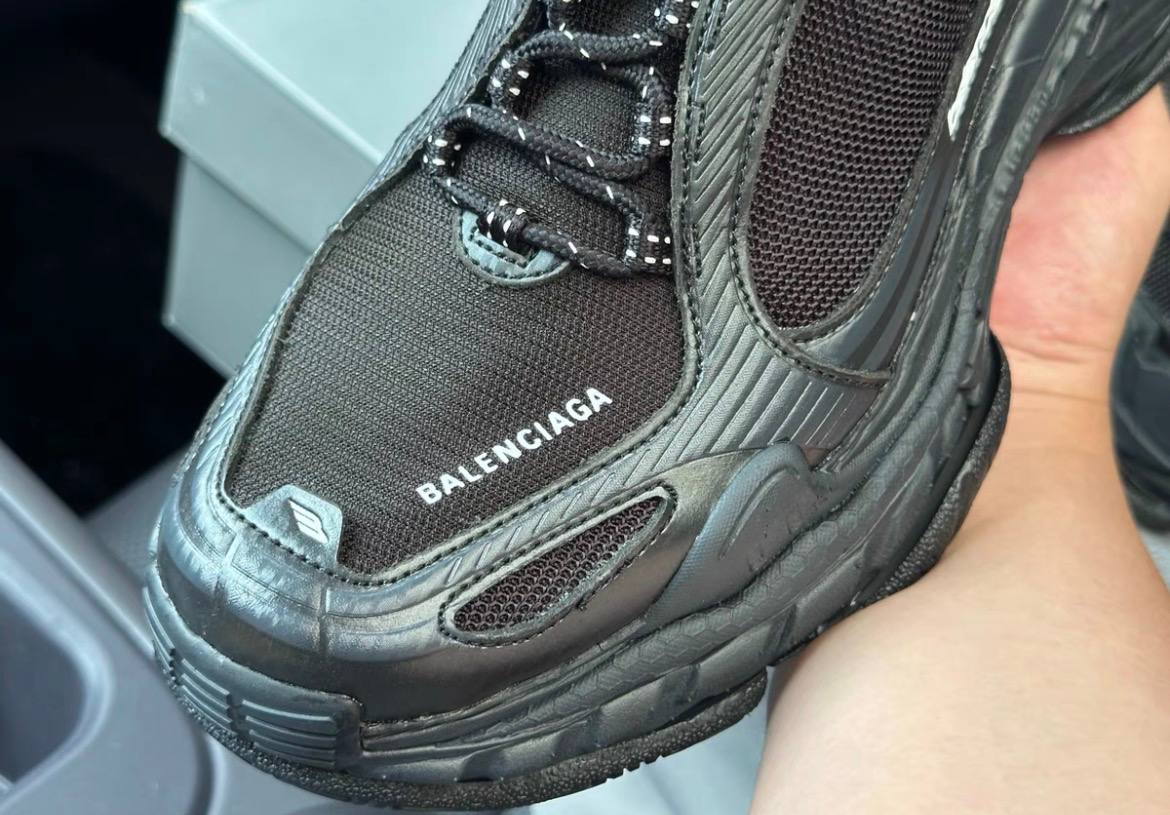 BALENCIAGA TRIPLE S BLACK SNEAKERS