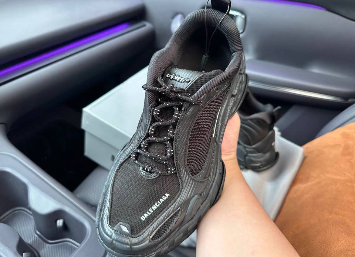 BALENCIAGA TRIPLE S BLACK SNEAKERS