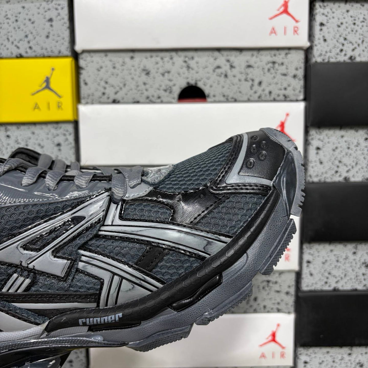 BALENCIAGA RUNNER GREY SNEAKERS