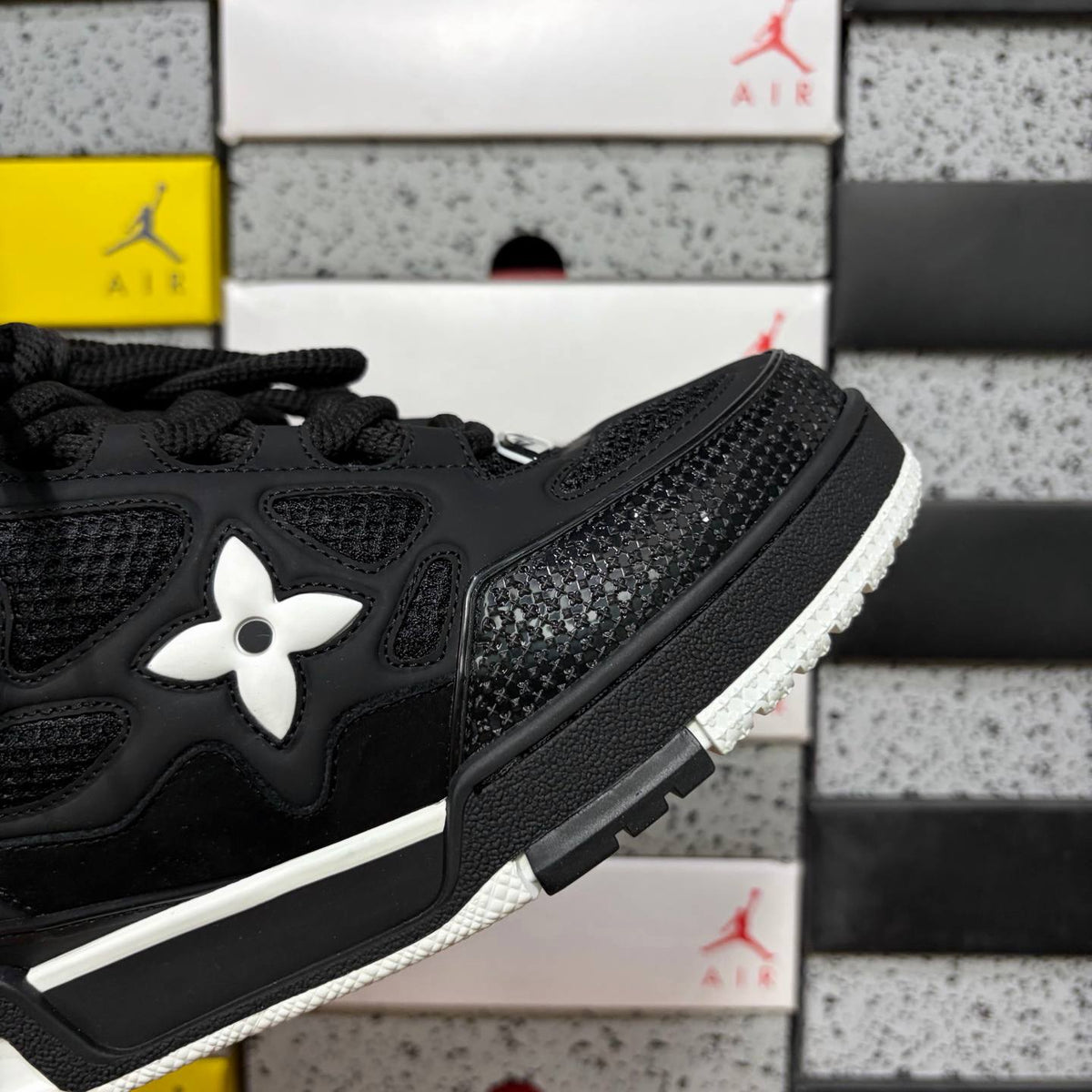 LOUIS VUITTON SKATE BLACK SNEAKERS