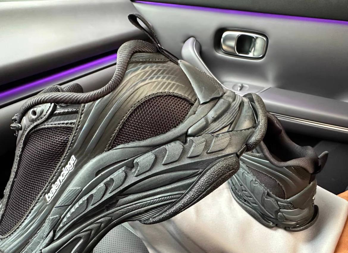 BALENCIAGA TRIPLE S BLACK SNEAKERS