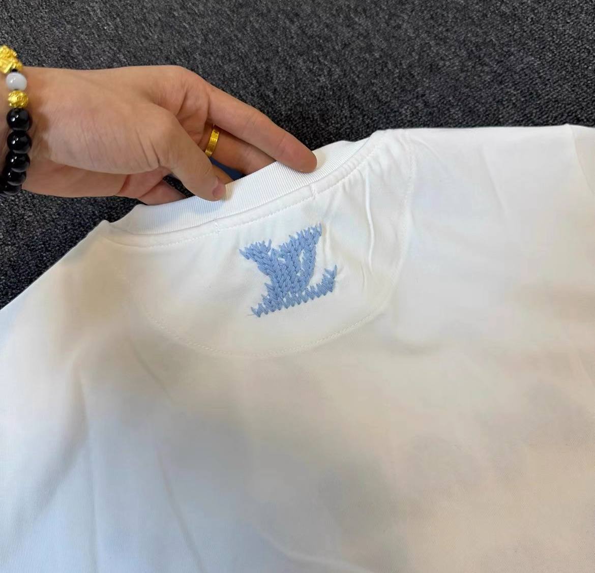 LOUIS VUITTON EMBROIDERED SIGNATURE T-SHIRT