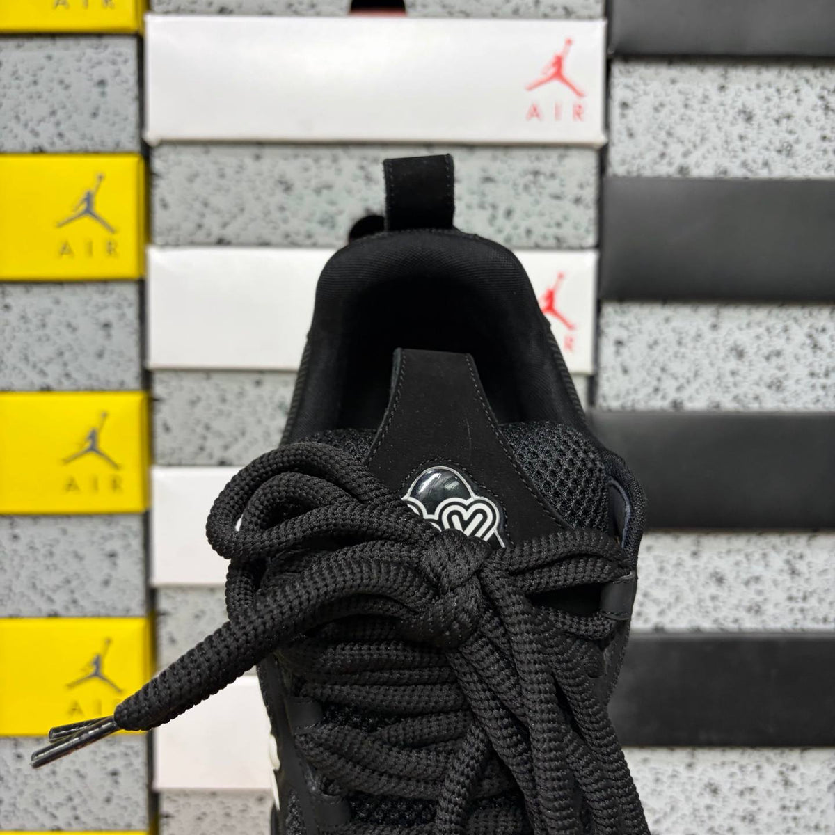 LOUIS VUITTON SKATE BLACK SNEAKERS