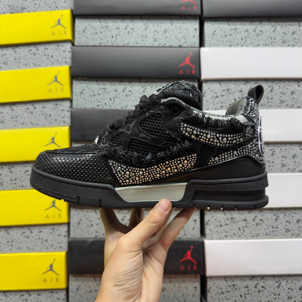 LOUIS VUITTON SKATE BLACK SNEAKERS