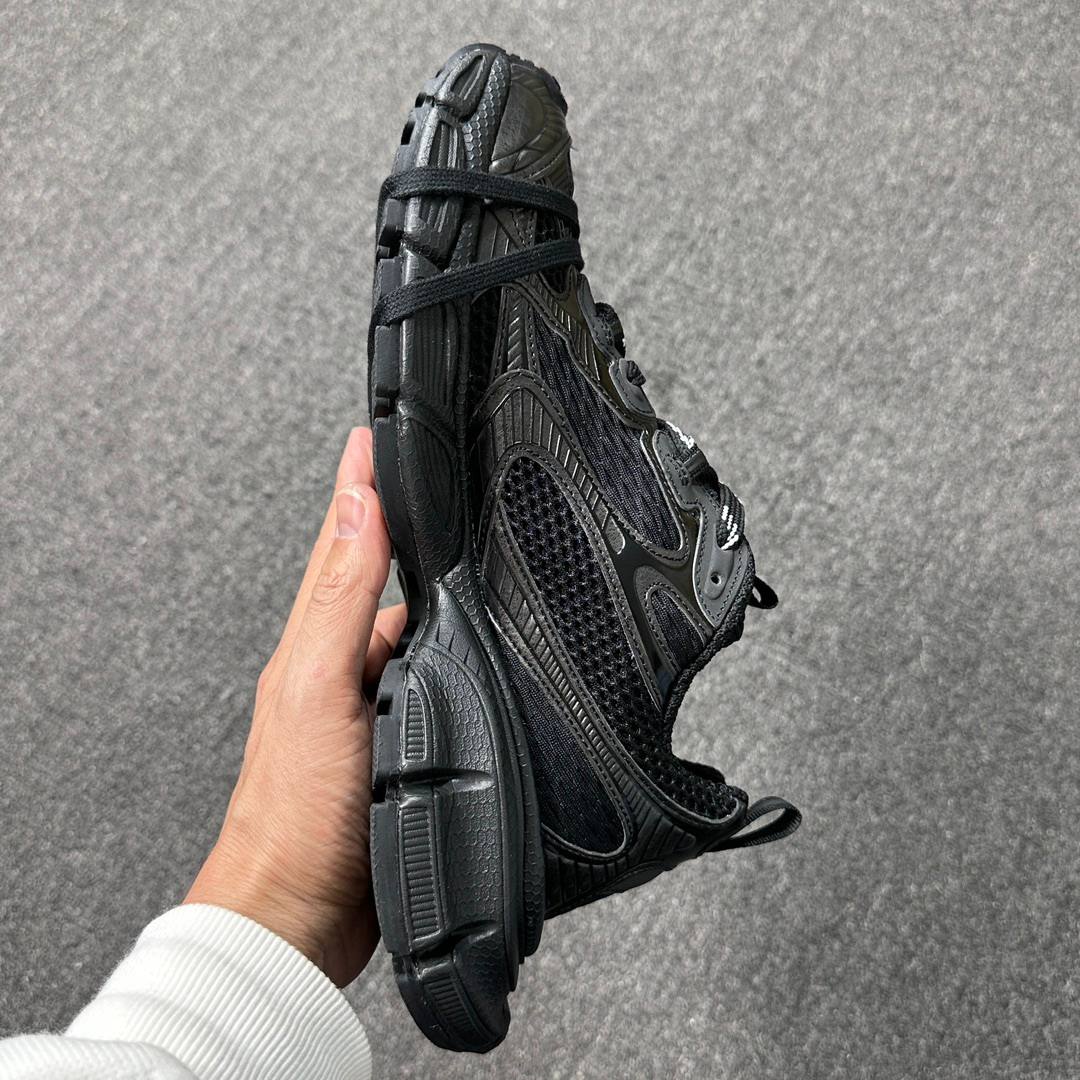 BALENCIAGA 3XL BLACK SNEAKERS